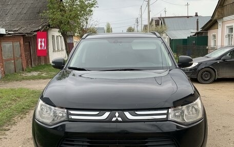 Mitsubishi Outlander III рестайлинг 3, 2014 год, 1 670 000 рублей, 3 фотография