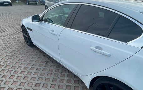 Jaguar XE I рестайлинг, 2015 год, 2 000 000 рублей, 3 фотография