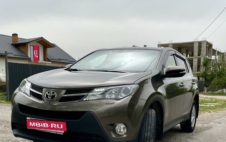 Toyota RAV4, 2015 год, 2 300 000 рублей, 3 фотография