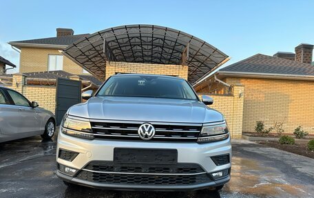 Volkswagen Tiguan II, 2018 год, 3 200 000 рублей, 1 фотография