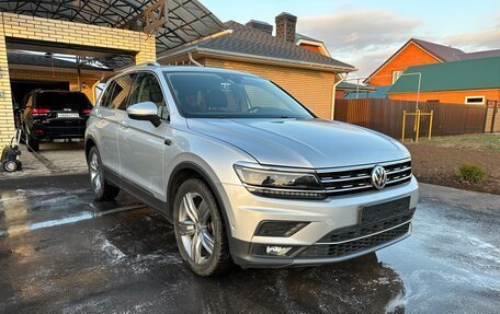 Volkswagen Tiguan II, 2018 год, 3 200 000 рублей, 3 фотография