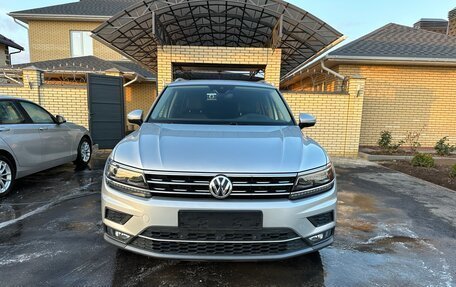 Volkswagen Tiguan II, 2018 год, 3 200 000 рублей, 2 фотография