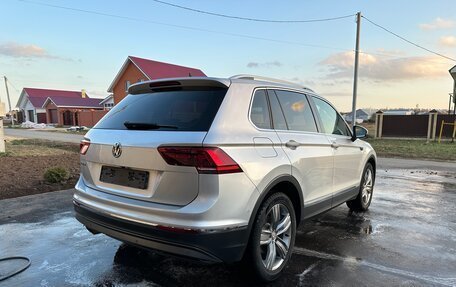 Volkswagen Tiguan II, 2018 год, 3 200 000 рублей, 4 фотография