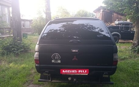 Mitsubishi L200 III рестайлинг, 2004 год, 1 100 000 рублей, 4 фотография