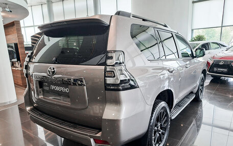 Toyota Land Cruiser Prado 150 рестайлинг 2, 2021 год, 8 941 000 рублей, 5 фотография