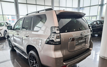Toyota Land Cruiser Prado 150 рестайлинг 2, 2021 год, 8 941 000 рублей, 7 фотография