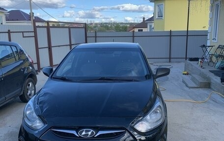 Hyundai Solaris II рестайлинг, 2011 год, 600 000 рублей, 1 фотография