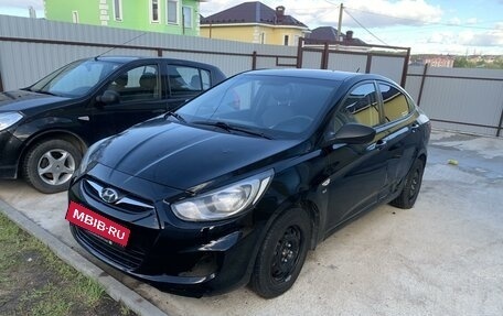 Hyundai Solaris II рестайлинг, 2011 год, 600 000 рублей, 2 фотография