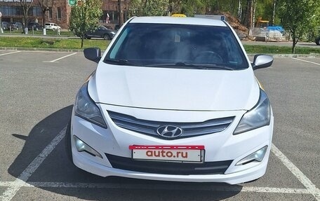 Hyundai Solaris II рестайлинг, 2016 год, 700 000 рублей, 3 фотография