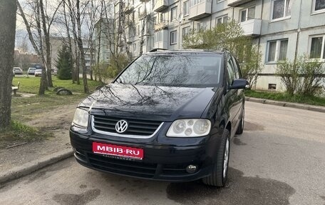 Volkswagen Touran III, 2003 год, 870 000 рублей, 1 фотография