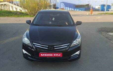 Hyundai Solaris II рестайлинг, 2015 год, 599 999 рублей, 1 фотография