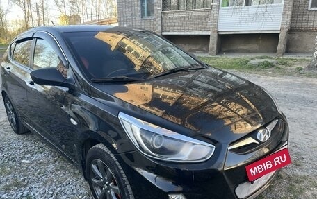 Hyundai Solaris II рестайлинг, 2013 год, 850 000 рублей, 2 фотография