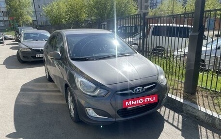 Hyundai Solaris II рестайлинг, 2011 год, 900 000 рублей, 2 фотография