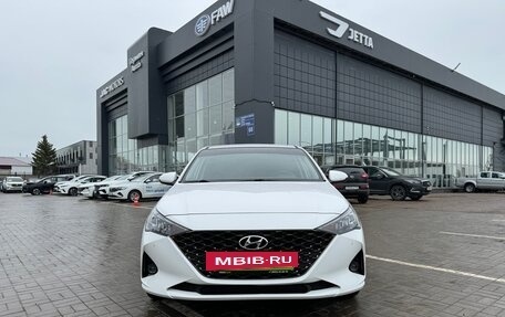 Hyundai Solaris II рестайлинг, 2021 год, 1 915 000 рублей, 2 фотография