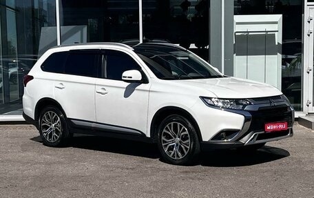 Mitsubishi Outlander III рестайлинг 3, 2019 год, 2 555 000 рублей, 1 фотография