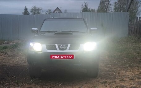 Nissan NP300, 2010 год, 1 250 000 рублей, 1 фотография