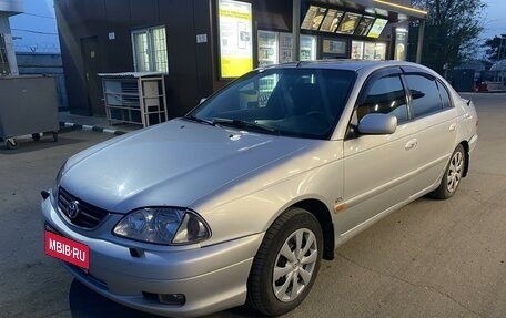 Toyota Avensis III рестайлинг, 2002 год, 450 000 рублей, 1 фотография