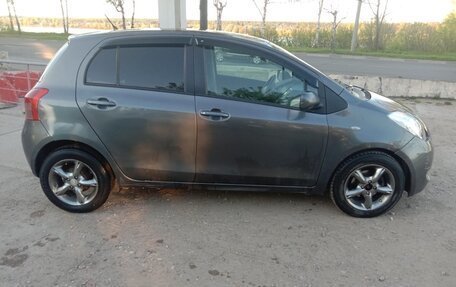 Toyota Yaris III рестайлинг, 2008 год, 650 000 рублей, 3 фотография