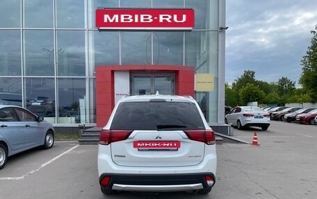 Mitsubishi Outlander III рестайлинг 3, 2015 год, 6 фотография