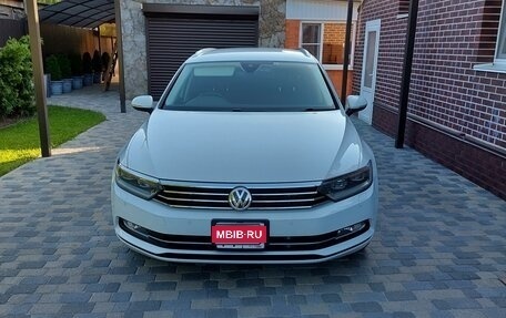 Volkswagen Passat B8 рестайлинг, 2015 год, 1 680 000 рублей, 1 фотография