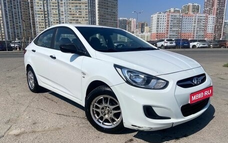 Hyundai Solaris II рестайлинг, 2013 год, 625 000 рублей, 1 фотография