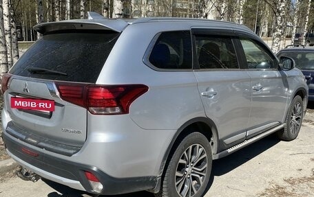 Mitsubishi Outlander III рестайлинг 3, 2018 год, 2 150 000 рублей, 4 фотография