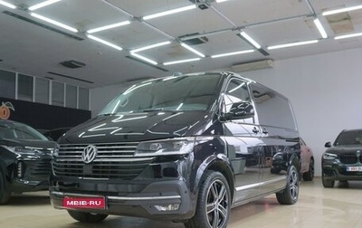 Volkswagen Multivan T6 рестайлинг, 2021 год, 6 490 000 рублей, 1 фотография