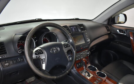 Toyota Highlander III, 2013 год, 2 280 000 рублей, 10 фотография