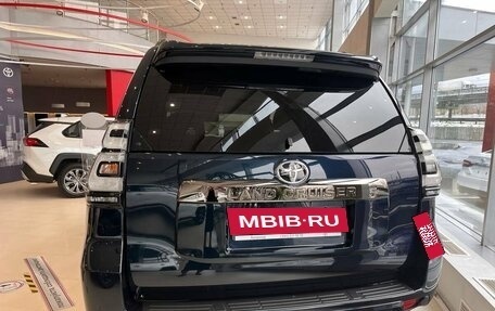 Toyota Land Cruiser Prado 150 рестайлинг 2, 2022 год, 9 700 000 рублей, 2 фотография