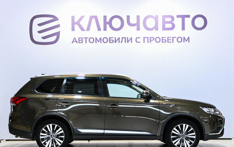 Mitsubishi Outlander III рестайлинг 3, 2019 год, 2 430 000 рублей, 4 фотография