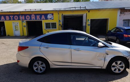 Hyundai Solaris II рестайлинг, 2016 год, 850 000 рублей, 1 фотография