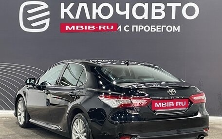 Toyota Camry, 2021 год, 3 380 000 рублей, 7 фотография