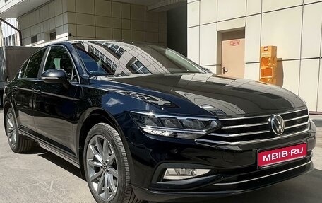 Volkswagen Passat B8 рестайлинг, 2021 год, 3 075 000 рублей, 1 фотография