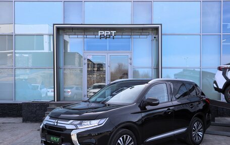 Mitsubishi Outlander III рестайлинг 3, 2021 год, 2 799 000 рублей, 2 фотография