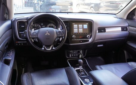 Mitsubishi Outlander III рестайлинг 3, 2020 год, 2 750 000 рублей, 6 фотография
