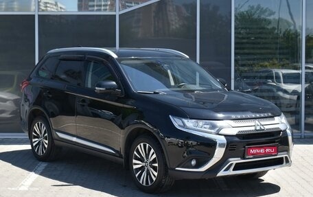 Mitsubishi Outlander III рестайлинг 3, 2018 год, 2 470 000 рублей, 1 фотография