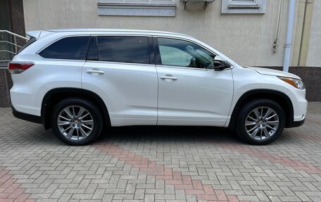 Toyota Highlander III, 2014 год, 3 700 000 рублей, 4 фотография