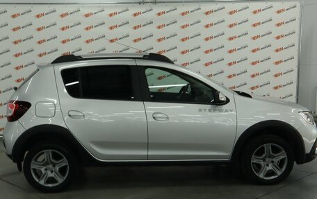 Renault Sandero II рестайлинг, 2019 год, 1 420 000 рублей, 2 фотография