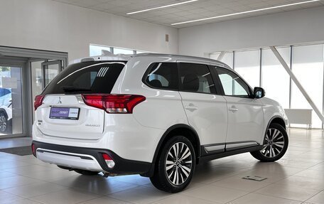 Mitsubishi Outlander III рестайлинг 3, 2019 год, 2 250 000 рублей, 2 фотография