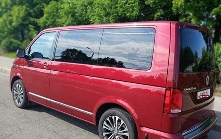 Volkswagen Caravelle T6 рестайлинг, 2021 год, 5 300 000 рублей, 1 фотография