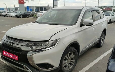 Mitsubishi Outlander III рестайлинг 3, 2018 год, 2 496 000 рублей, 1 фотография