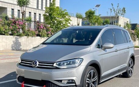 Volkswagen Touran III, 2021 год, 1 980 000 рублей, 3 фотография