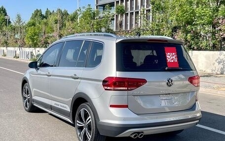 Volkswagen Touran III, 2021 год, 1 980 000 рублей, 5 фотография