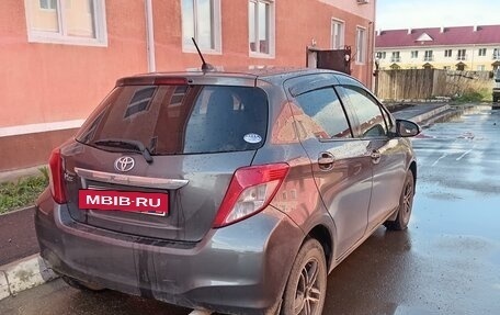 Toyota Vitz, 2012 год, 780 000 рублей, 3 фотография