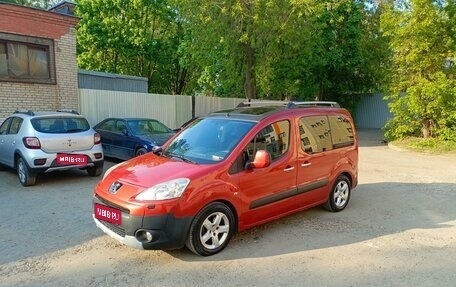 Peugeot Partner II рестайлинг 2, 2010 год, 800 000 рублей, 1 фотография