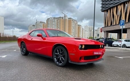 Dodge Challenger III рестайлинг 2, 2020 год, 3 180 000 рублей, 1 фотография