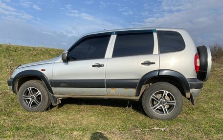 Chevrolet Niva I рестайлинг, 2004 год, 2 фотография