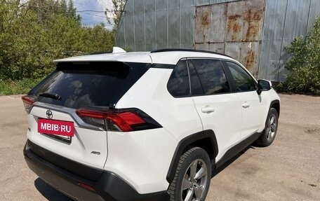 Toyota RAV4, 2019 год, 3 000 000 рублей, 4 фотография