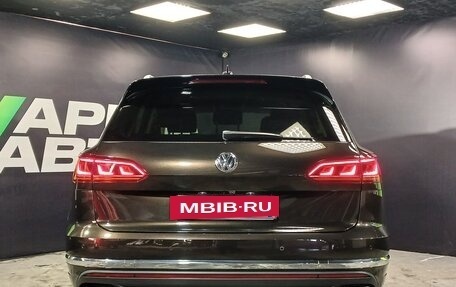 Volkswagen Touareg III, 2018 год, 5 600 000 рублей, 6 фотография