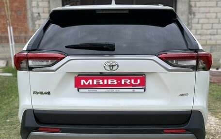 Toyota RAV4, 2022 год, 3 980 000 рублей, 4 фотография